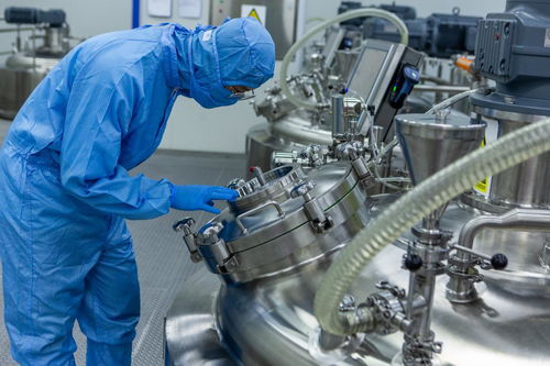 福瑞達(dá)生物股份黨支部書記 副總經(jīng)理王偉 見證25年成長,共創(chuàng) 透明工廠 美好未來鳳凰網(wǎng)山東 鳳凰網(wǎng)